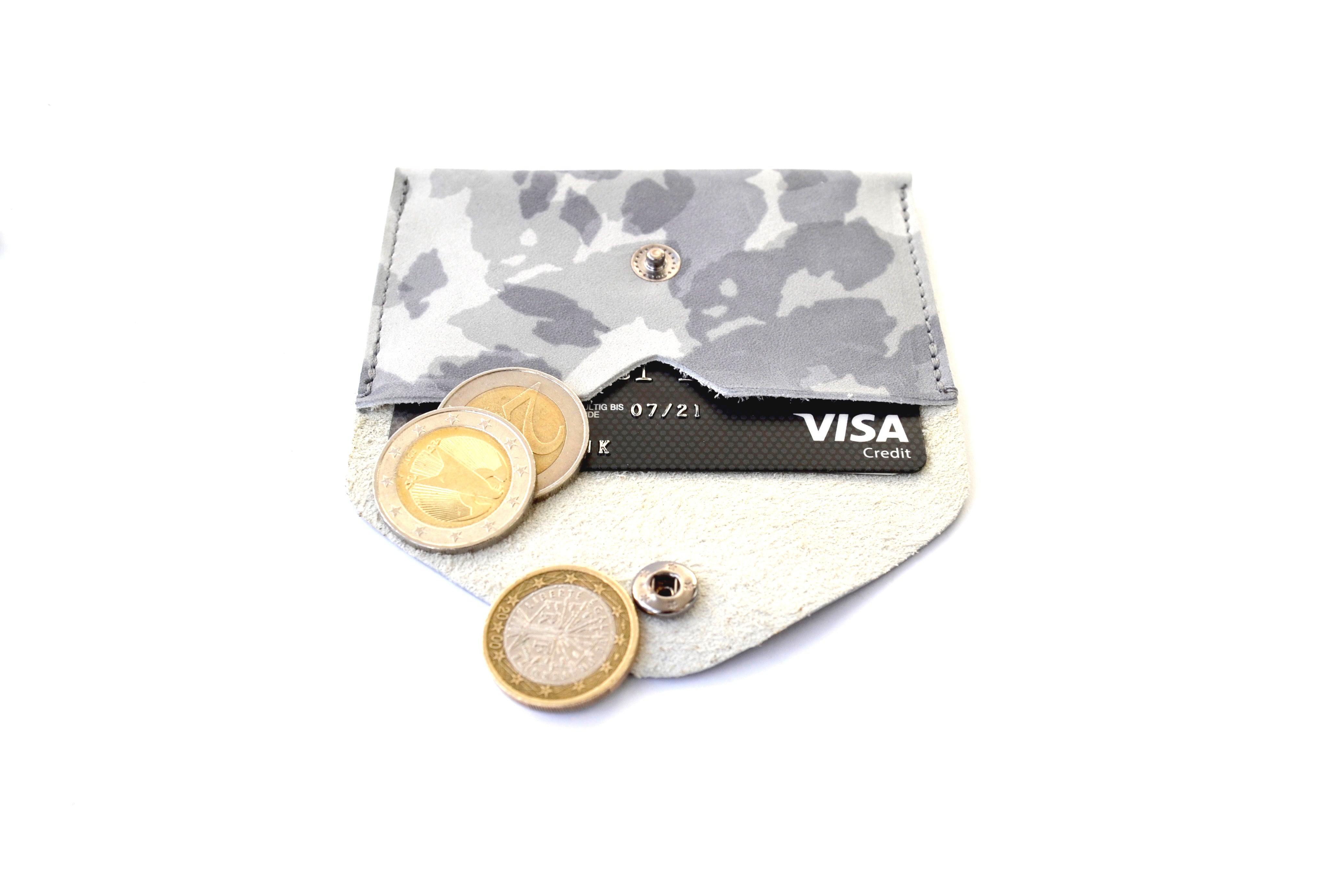 Geschenkset mit Leder Kartenetui und Schlüsselanhänger mit Camouflage Muster